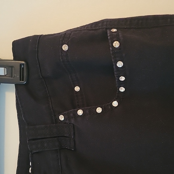 Embellished Ethyl capris - Picture 2 of 14